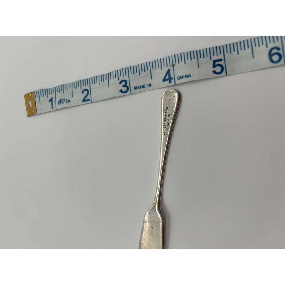 Vintage Cheltenham & Co. England Baby Butter‎ Knife Scallop Design